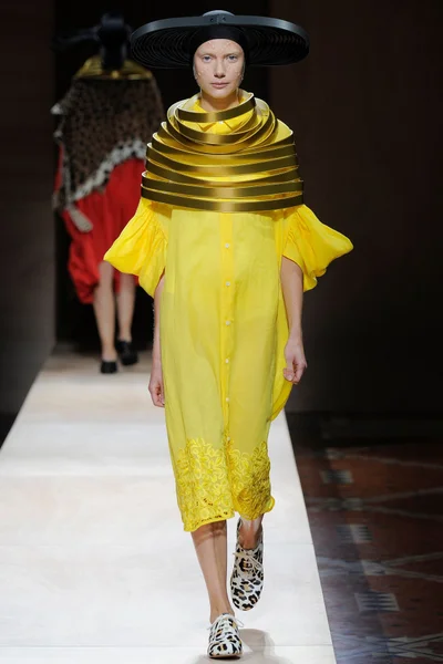Look 8